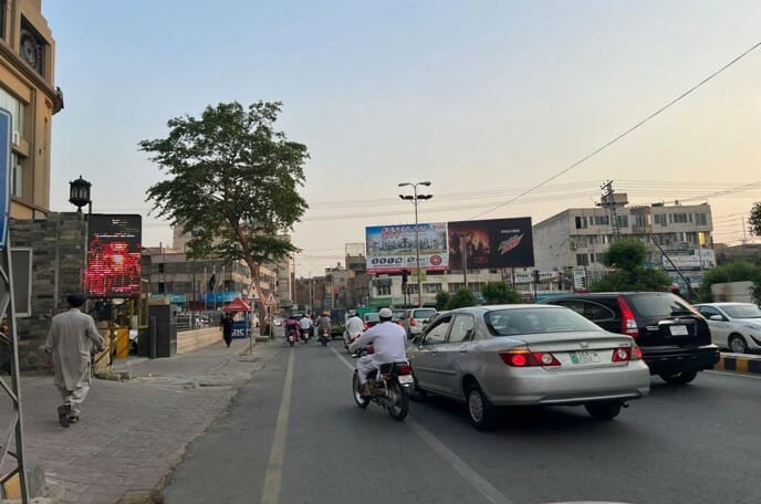 Firdous Market Signal Right Lahore